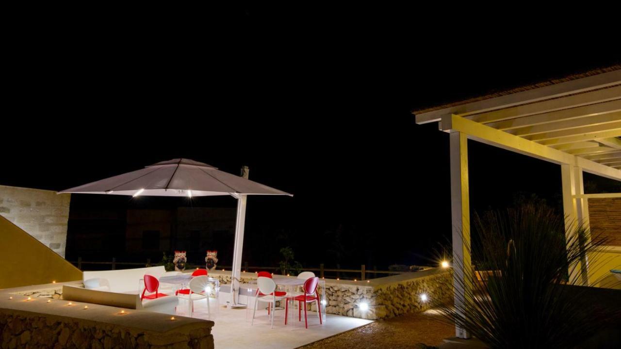 Le Suites Del Carrubo ฟาวีญานา ภายนอก รูปภาพ