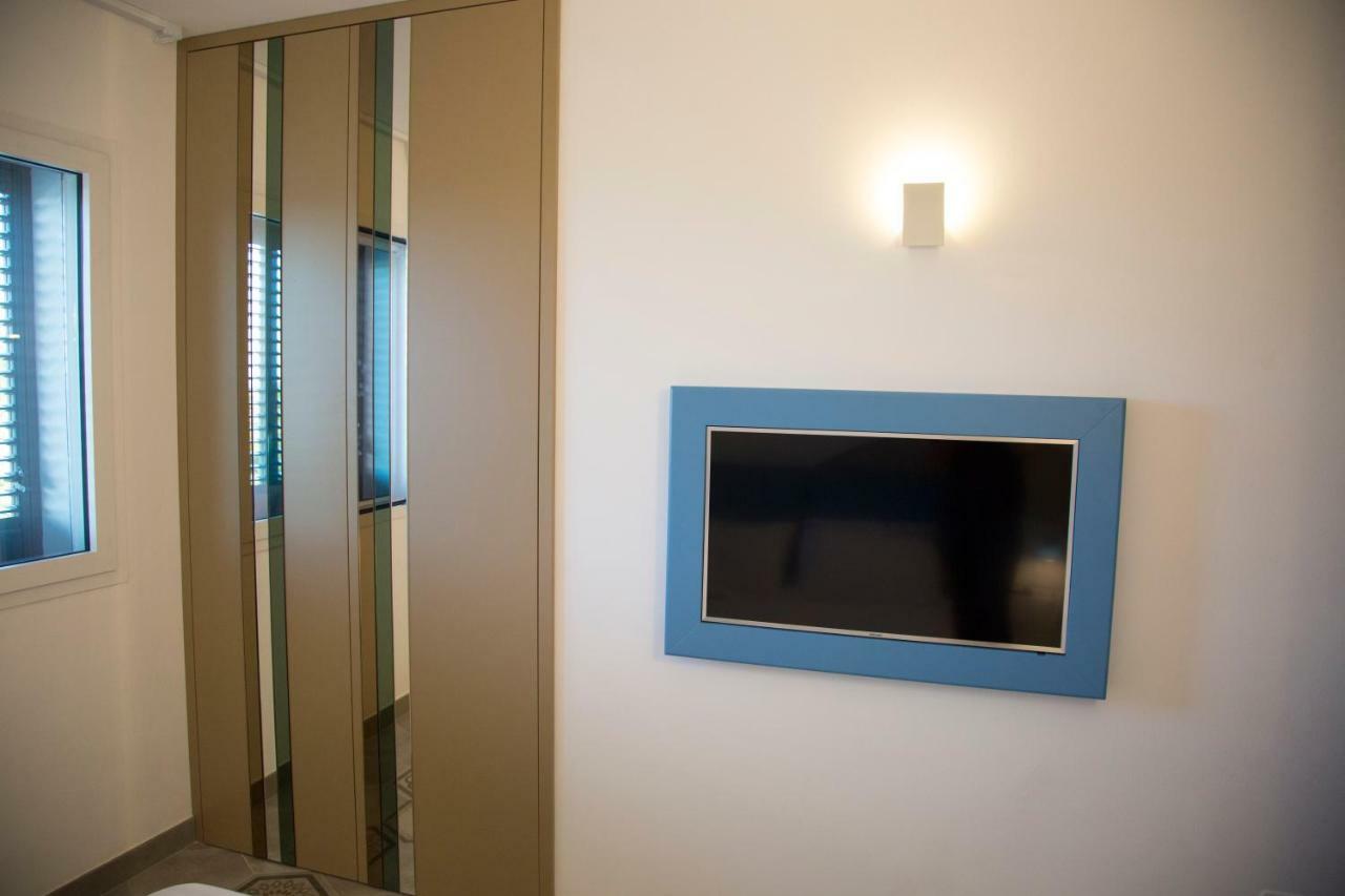 Le Suites Del Carrubo ฟาวีญานา ภายนอก รูปภาพ