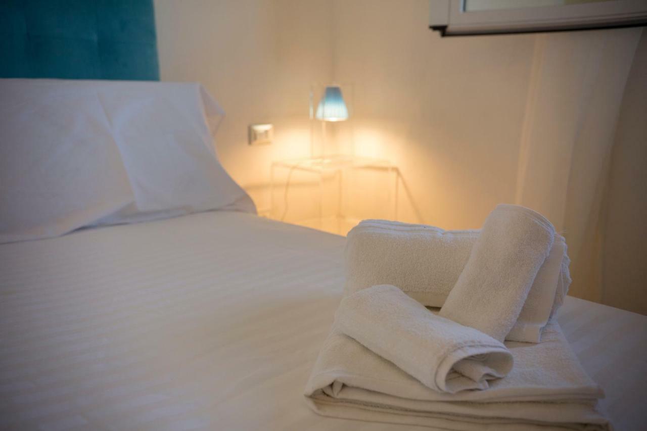 Le Suites Del Carrubo ฟาวีญานา ภายนอก รูปภาพ