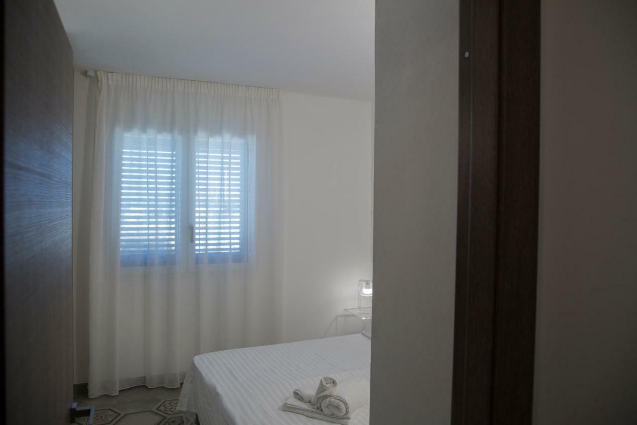 Le Suites Del Carrubo ฟาวีญานา ภายนอก รูปภาพ