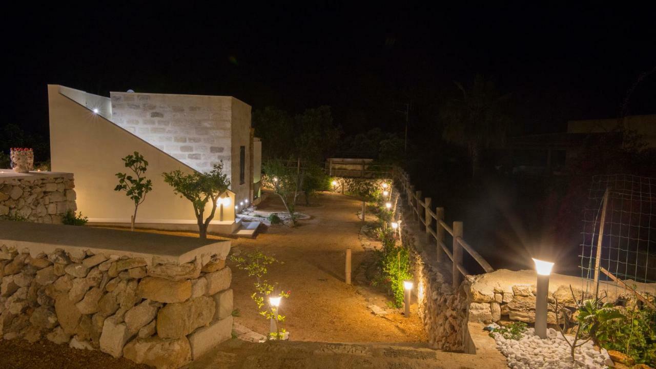 Le Suites Del Carrubo ฟาวีญานา ภายนอก รูปภาพ