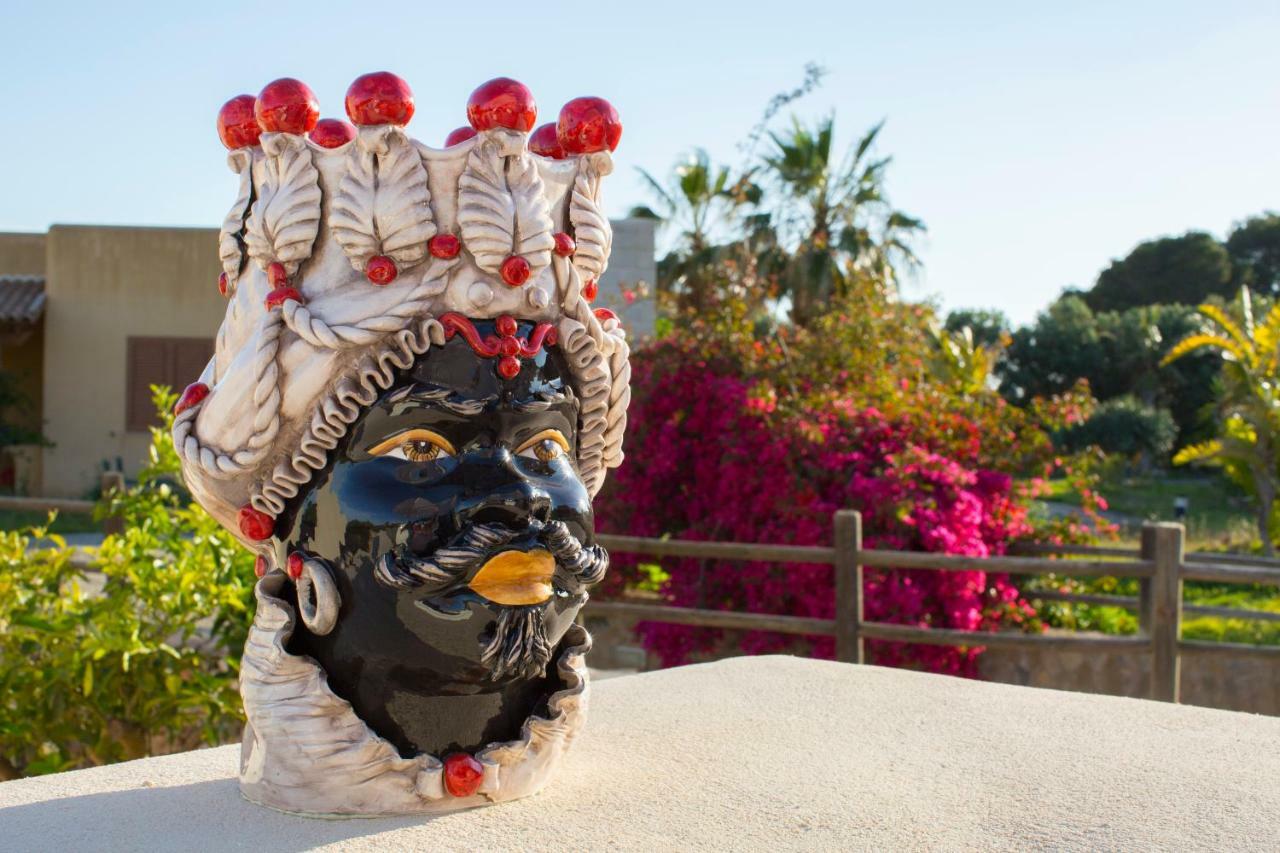 Le Suites Del Carrubo ฟาวีญานา ภายนอก รูปภาพ