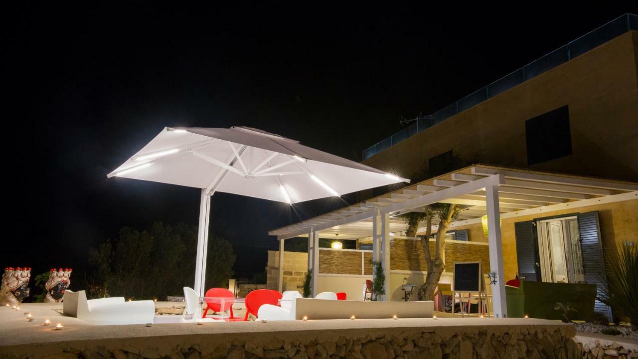Le Suites Del Carrubo ฟาวีญานา ภายนอก รูปภาพ