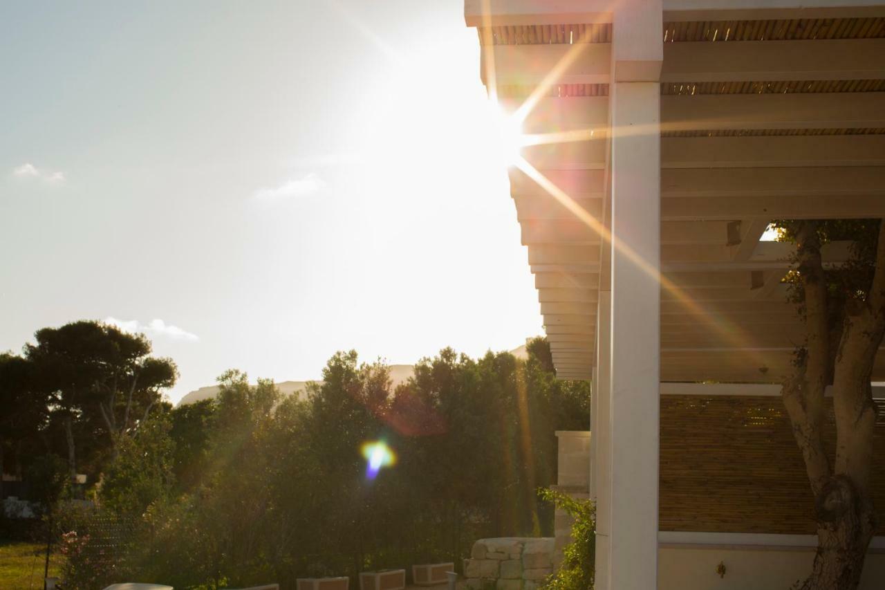 Le Suites Del Carrubo ฟาวีญานา ภายนอก รูปภาพ